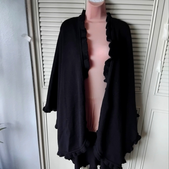 Ivana Trump ruffled knit ruana cape - Picture 1 of 3